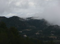 Dunkle Wolken mit Regen
