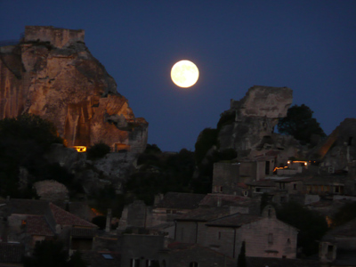 Vollmond über Les Baux